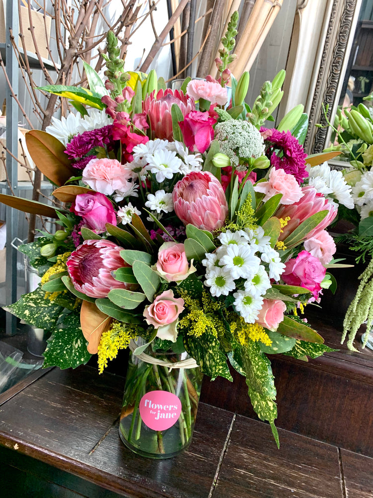 Want the best flowers delivered in Langwarrin? Devote yourself to 'Flowers of the day'