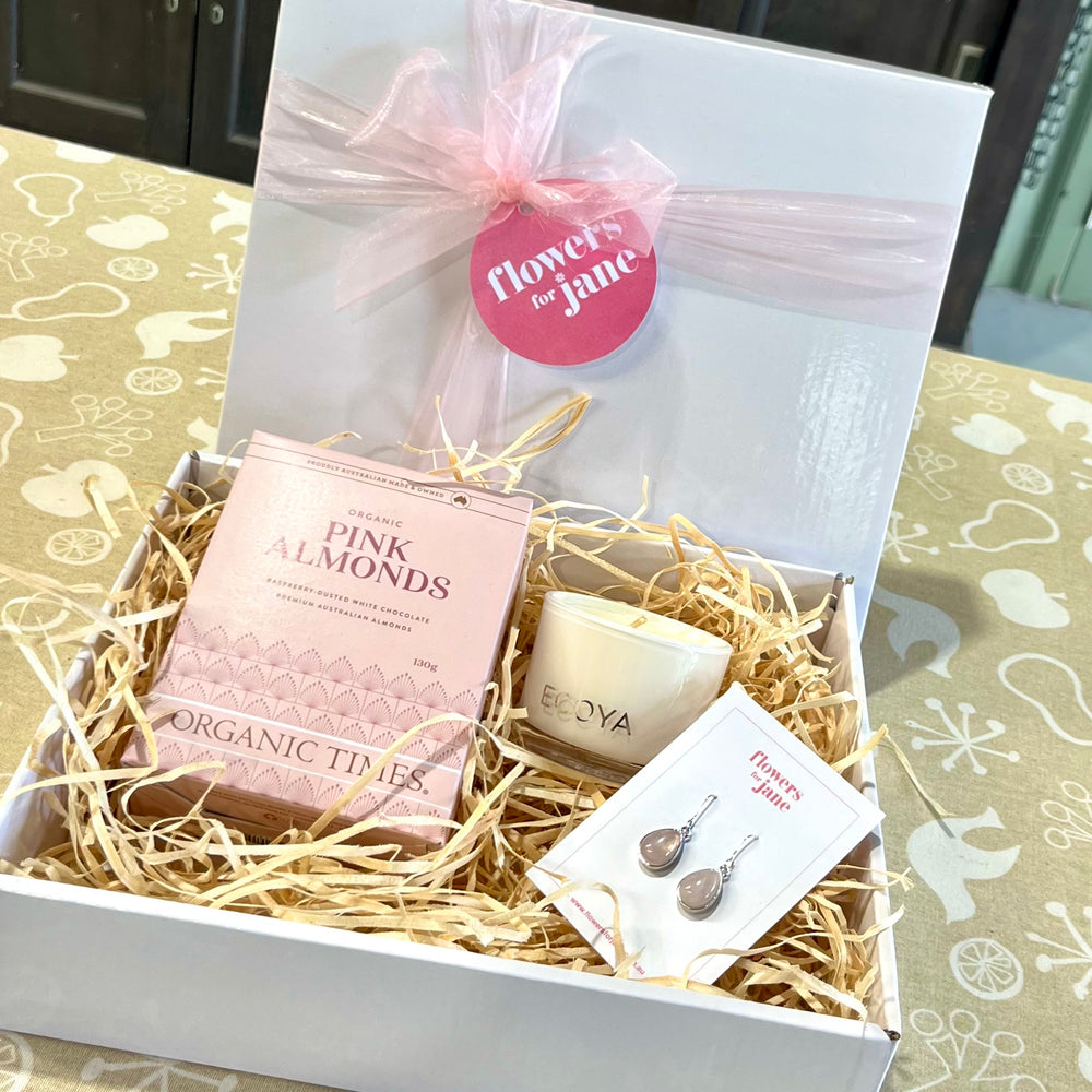 
                  
                    Crystal Love Gift Hamper
                  
                